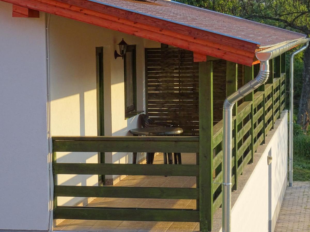 Kisrejtek Apartmanhaz Lispeszentadorjan Luaran gambar