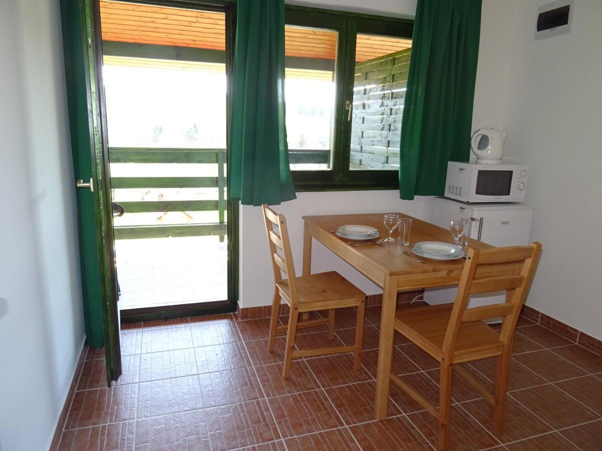 Kisrejtek Apartmanhaz Lispeszentadorjan Luaran gambar