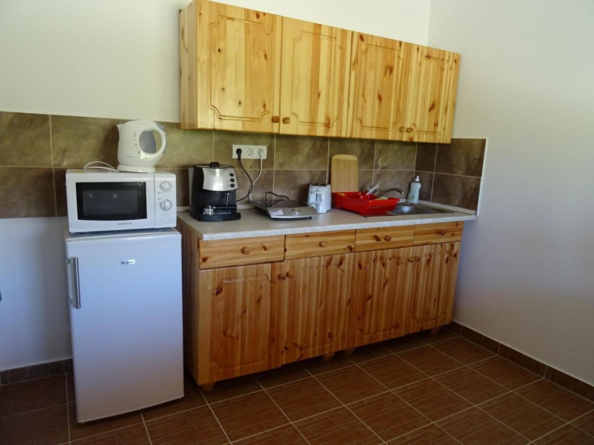Kisrejtek Apartmanhaz Lispeszentadorjan Luaran gambar