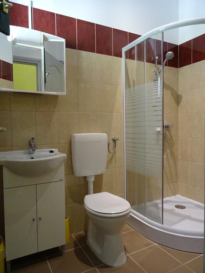Kisrejtek Apartmanhaz Lispeszentadorjan Luaran gambar